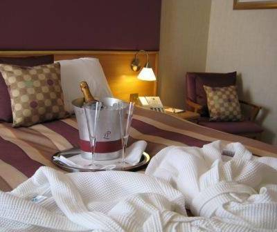 Deluxe Package,  Chilled Prosecco,    Dinner, Bed & Breakfast       £199 per Couple